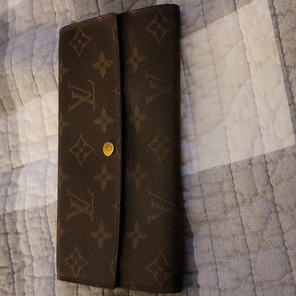 Louis Vuitton Handbags - Louis Vuitton Vintage Sarah Wallet Monogram